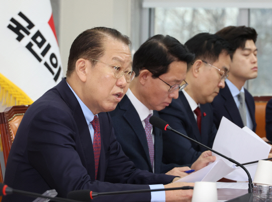 권영세 국민의힘 비상대책위원장이 13일 국회에서 열린 비상대책위원회의에서 발언하고 있다. [연합뉴스]
